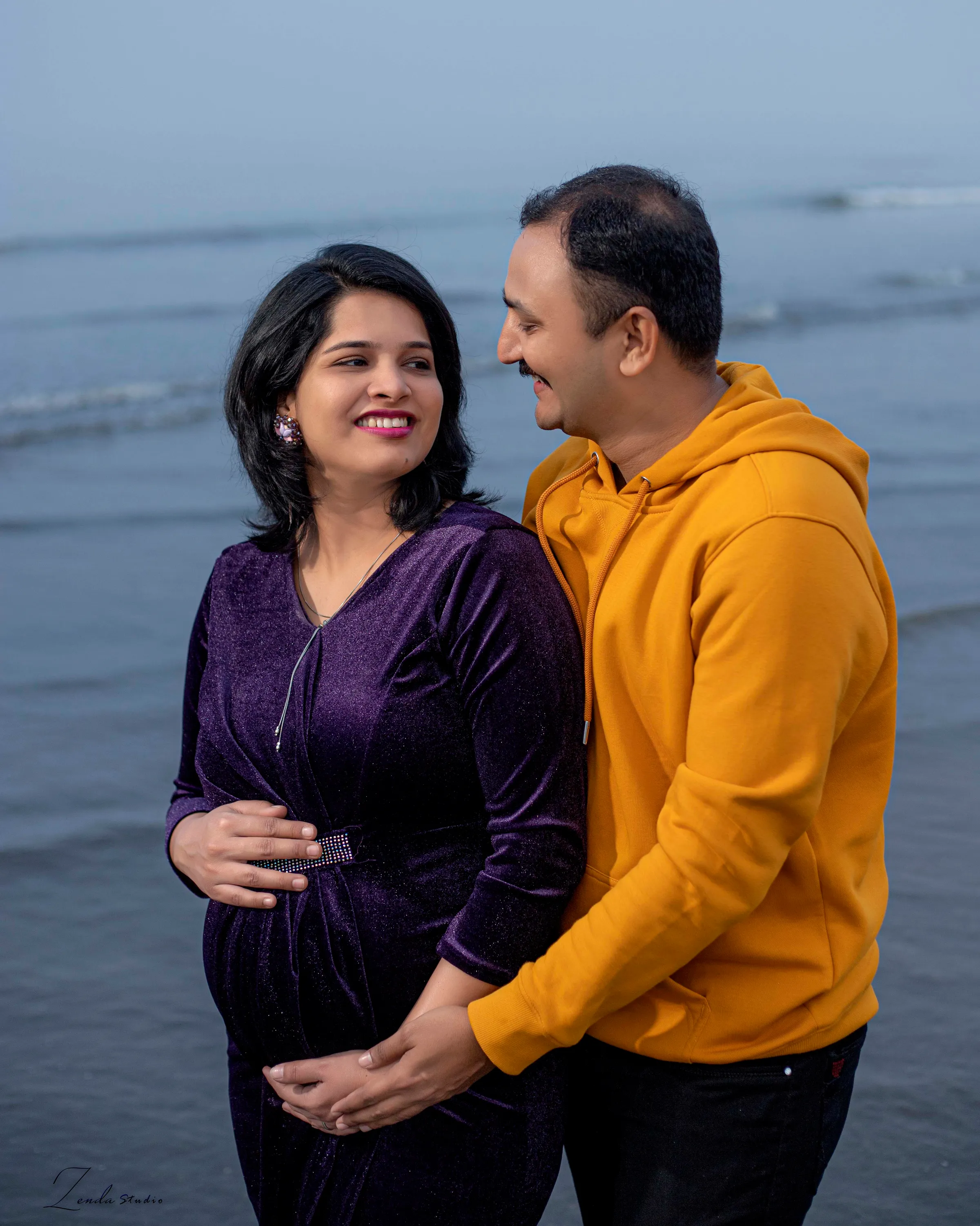Maternity photograph by Zenda Studio