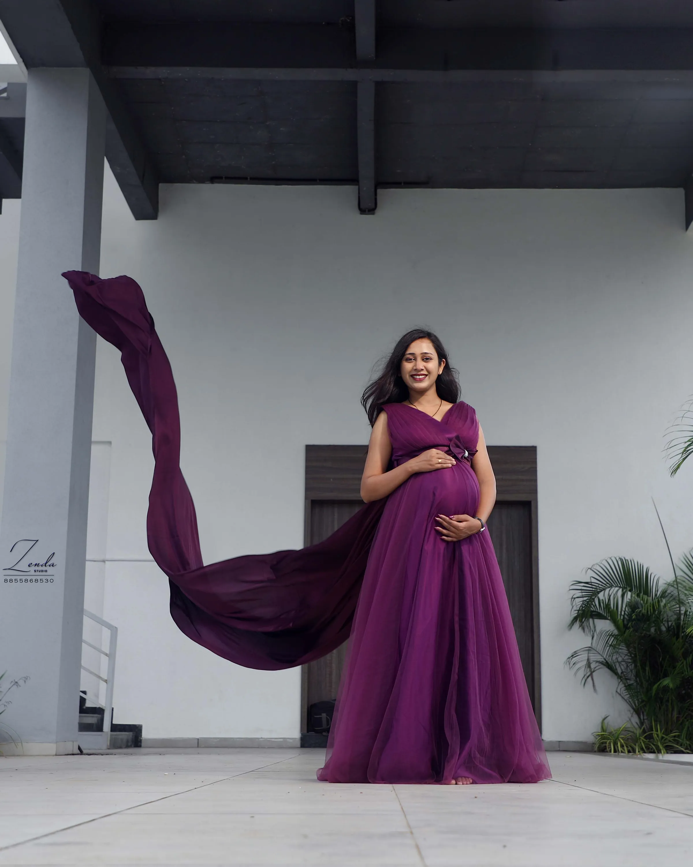 Maternity photograph by Zenda Studio