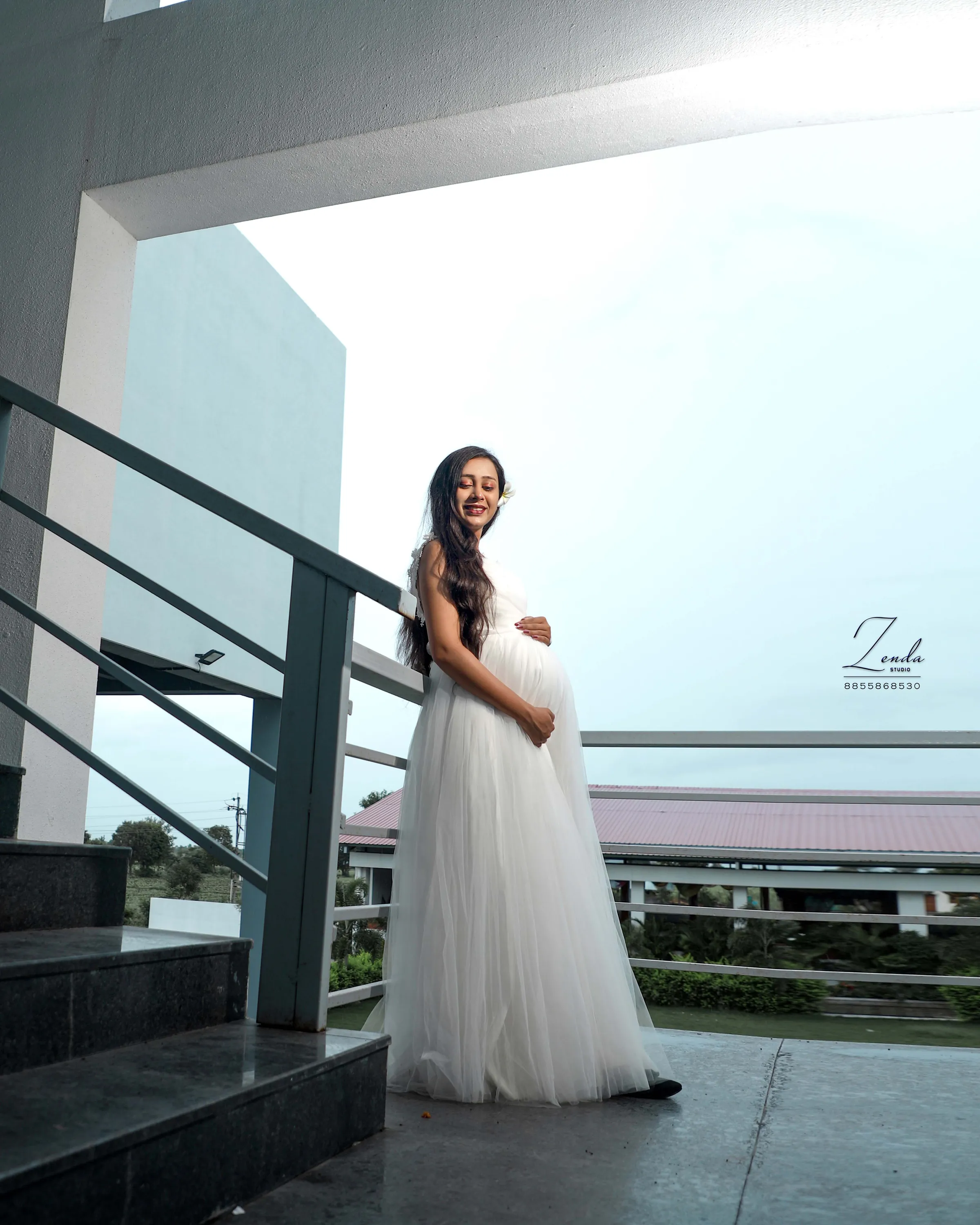 Maternity photograph by Zenda Studio