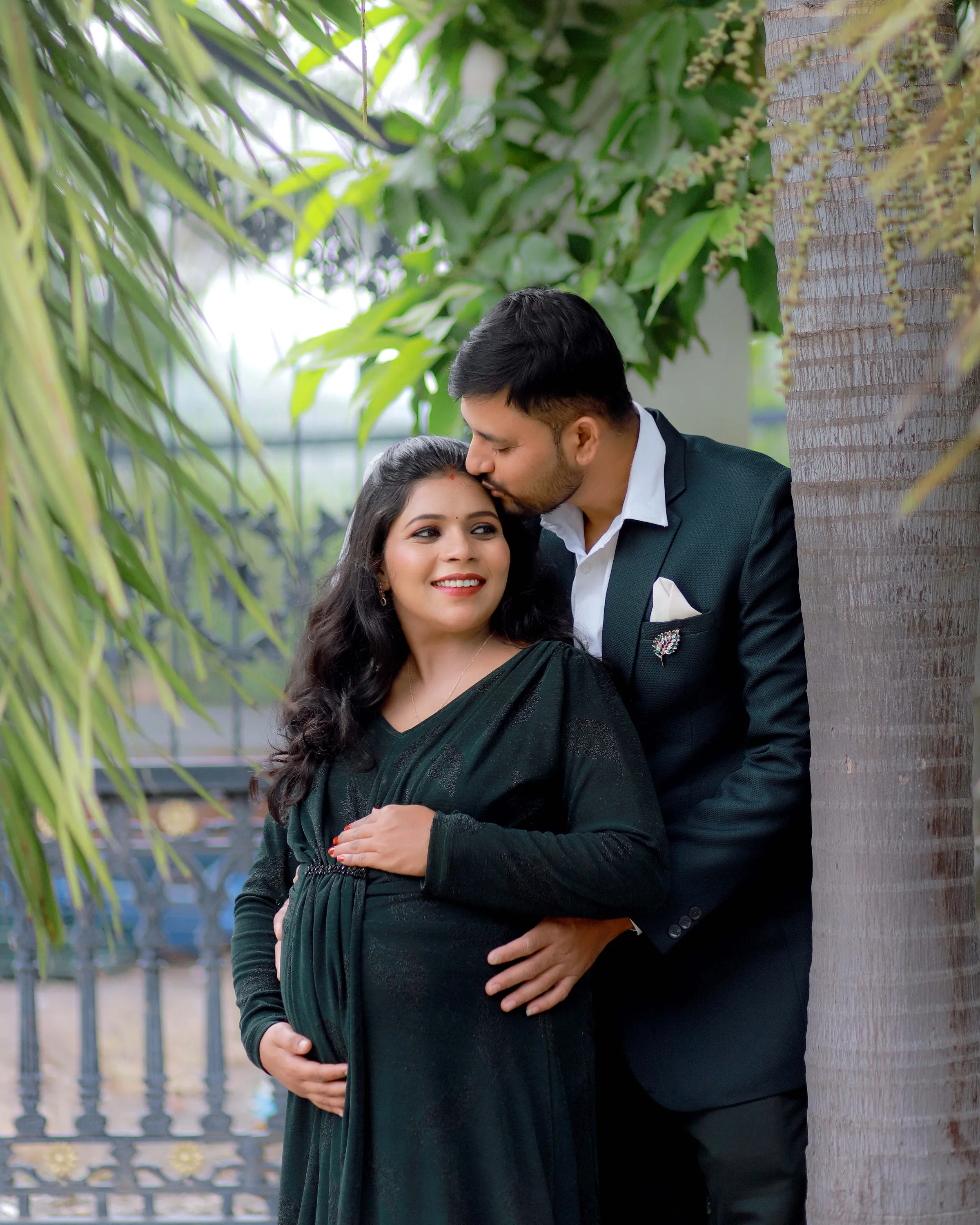 Maternity photograph by Zenda Studio