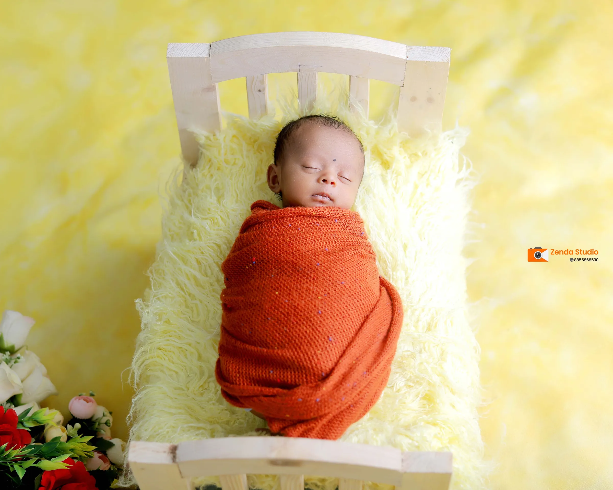 Newborn photograph by Zenda Studio
