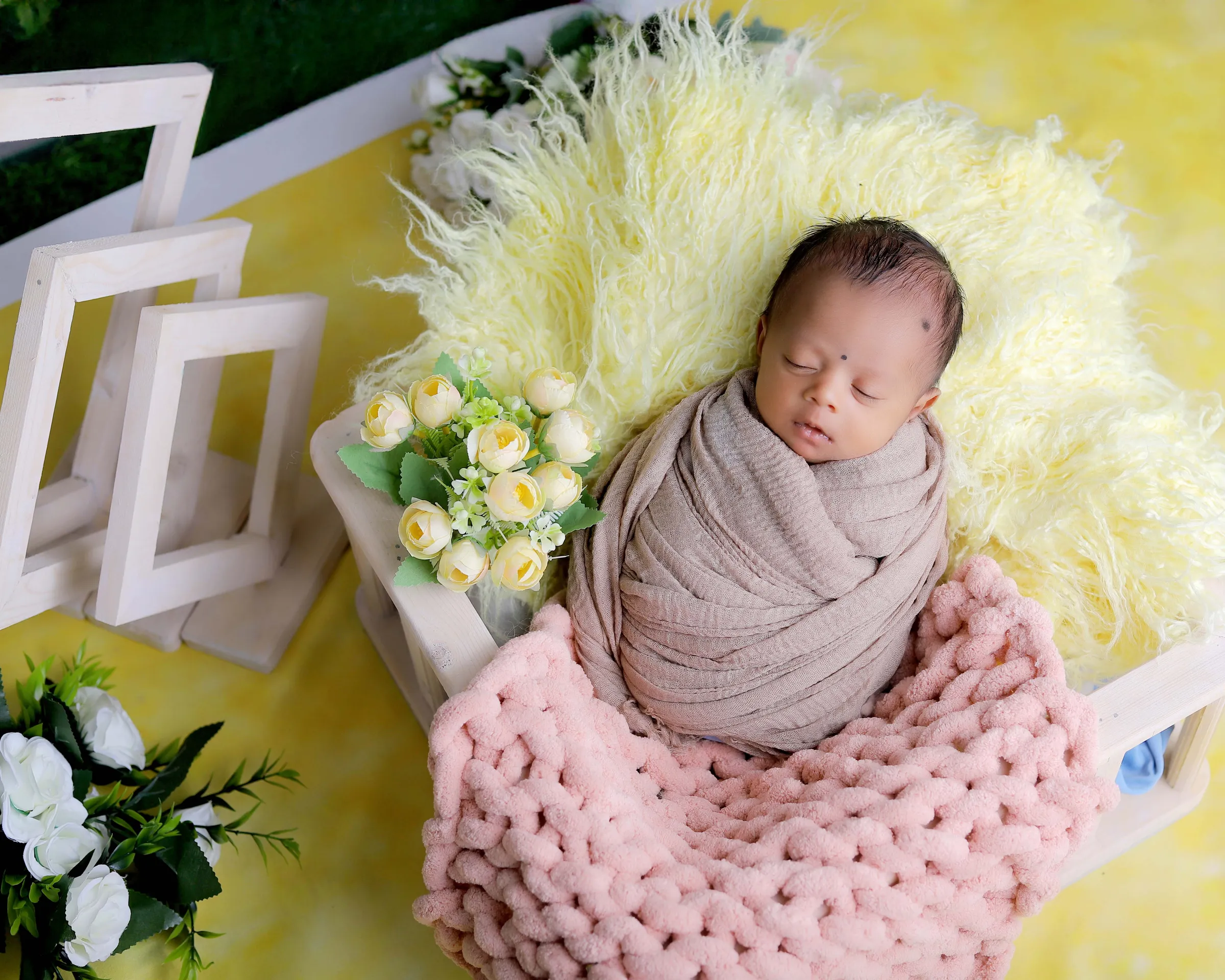 Newborn photograph by Zenda Studio